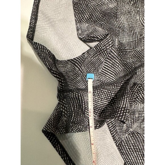 Lululemon Speed Up Low-Rise Short 2” Lined Running Shorts Size 10 - Picture 7 of 9